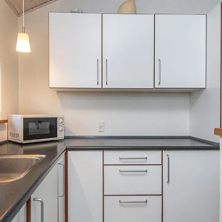 Three-bedroom In Ulfborg 4 *